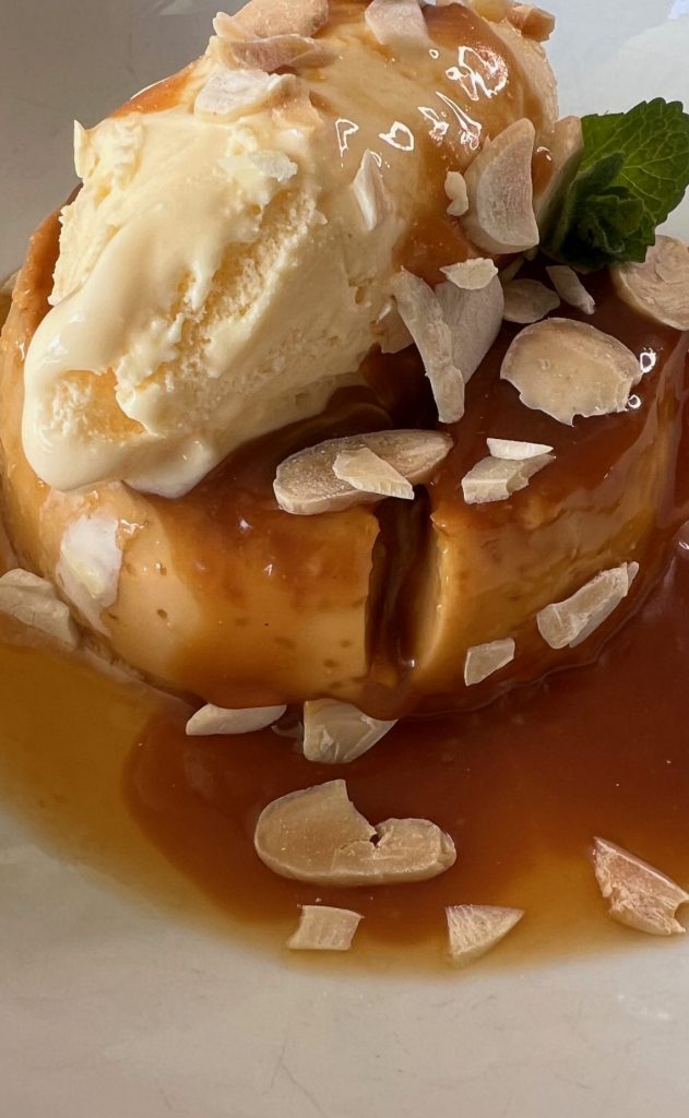 Flan de Manjar con Salsa de Toffee