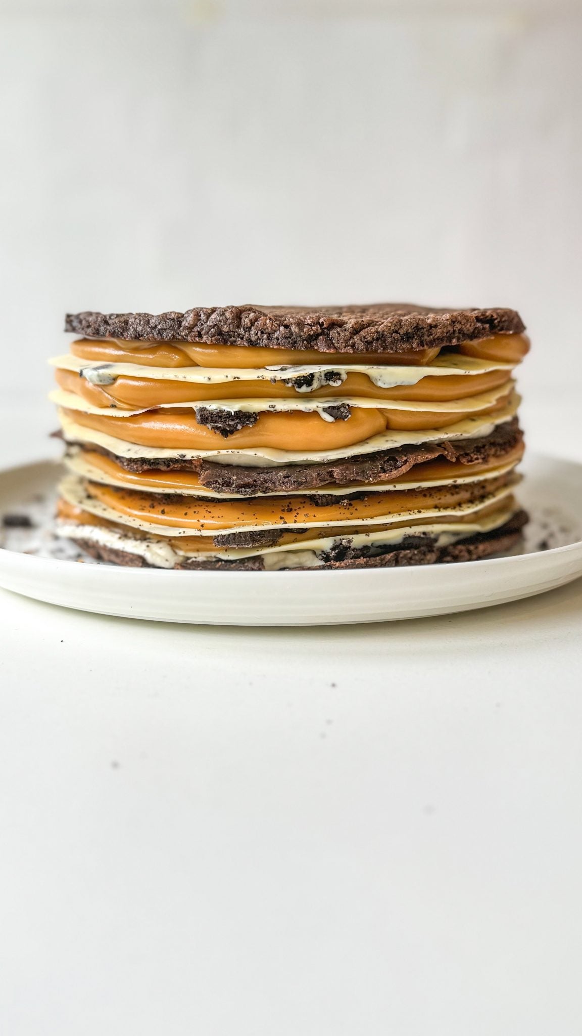 Torta de Galletón de Oreo y Láminas de Chocolate Blanco