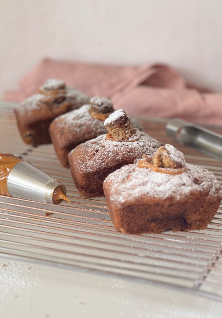 Banana bread mini con chips de chocolate & relleno de dulce de leche