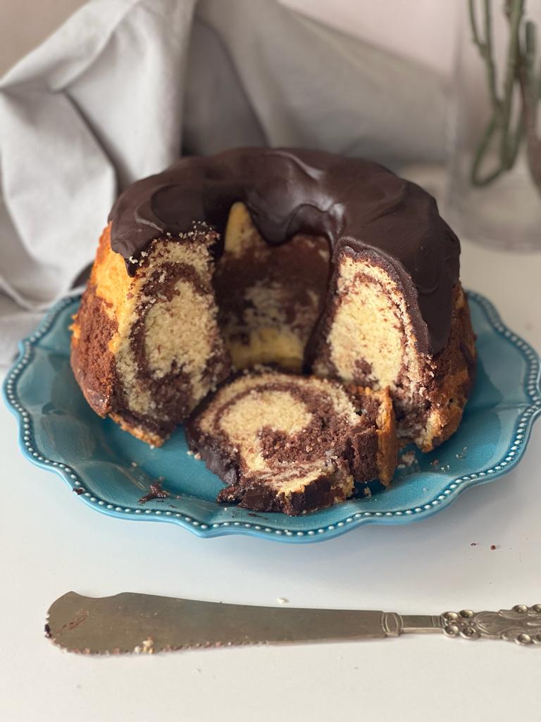 Queque Marmoleado con Glaseado de Chocolate
